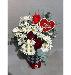 Cam Vazoda 2 Gül ve Papatyalar