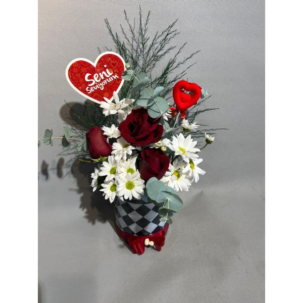 Cam Vazoda 3 Gül ve Papatyalar